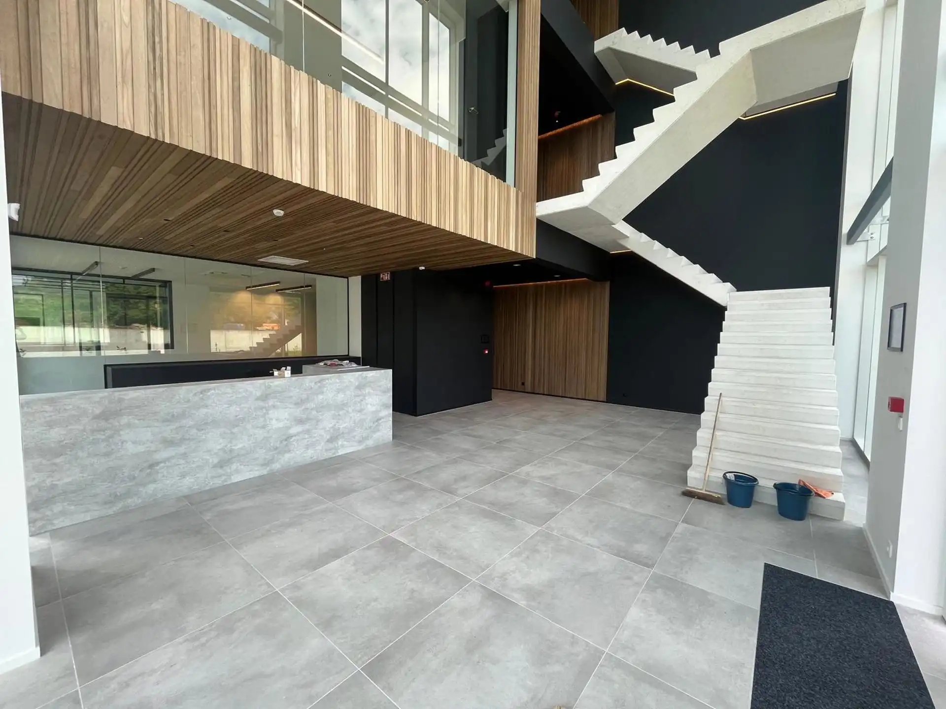 Duffel: Moderne kantoren van 560m² met 1.500m² magazijn foto 3