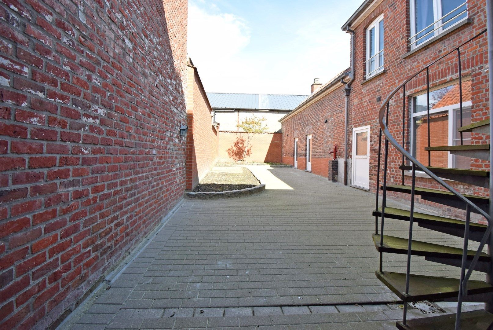 Uniek wooncomplex als geheel te huur in centrum Lichtervelde foto 2