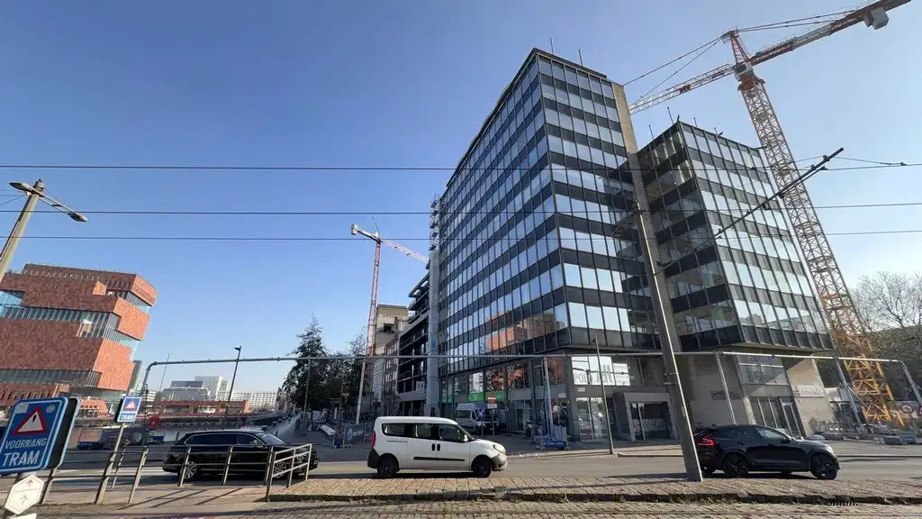 Kantoor te huur met uniek zicht op het MAS in Antwerpen foto {{pictureIndex}}