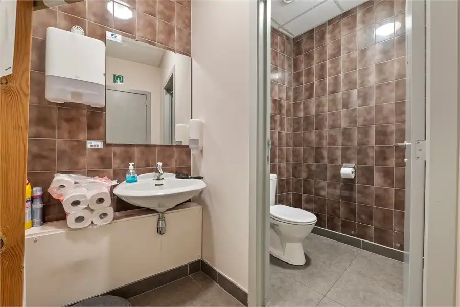 KNAPPE HANDELSRUIMTE IN HET CENTRUM VAN SINT-TRUIDEN foto 11