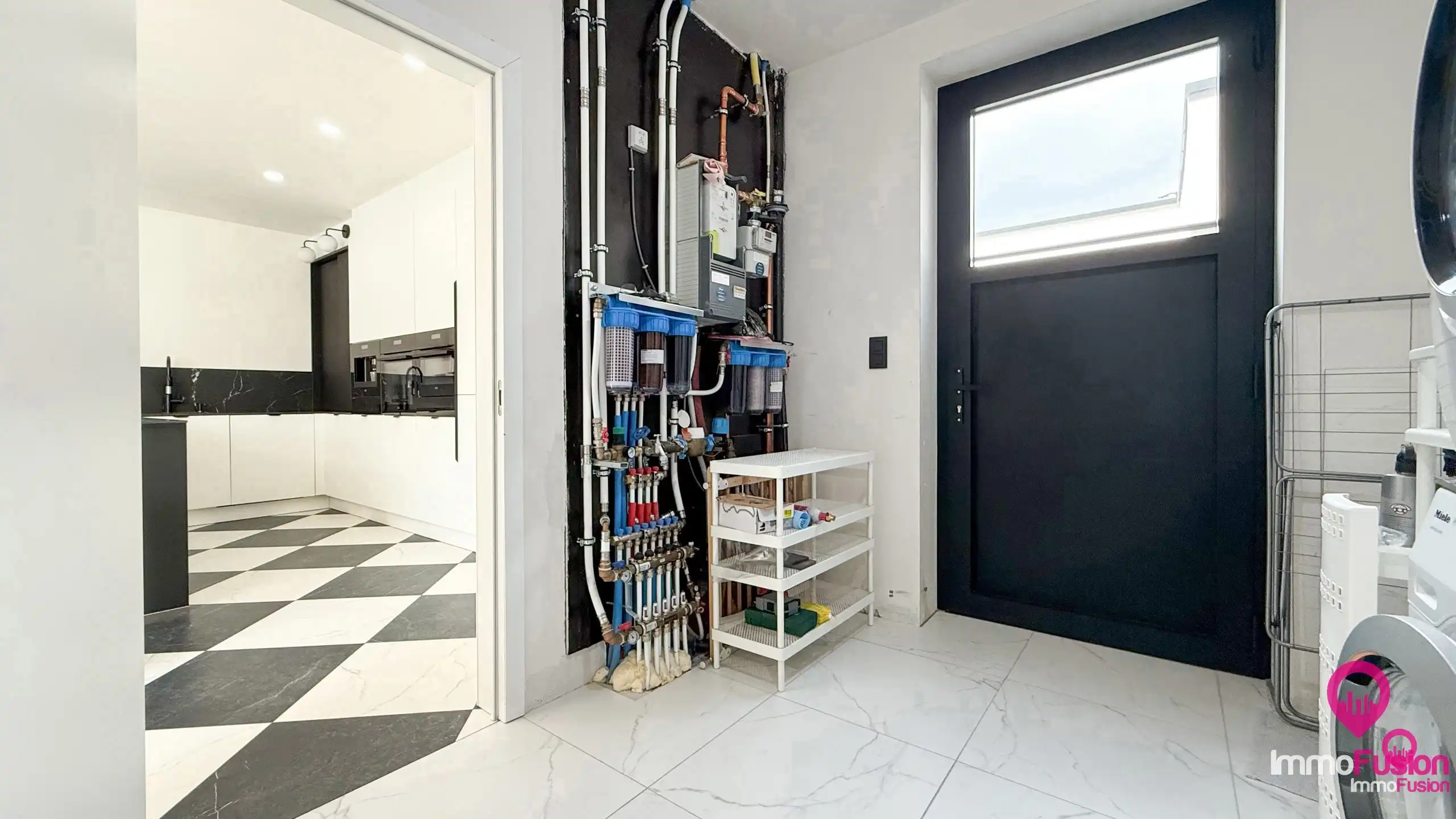 Instapklare villa met 4 slpk., laadpaal en zonnepanelen! foto 17