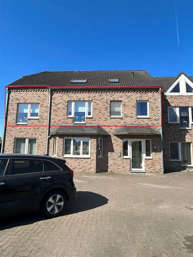 Ruim appartement met 2 slaapkamers, terras en autostaanplaats te Kinrooi.  foto 8