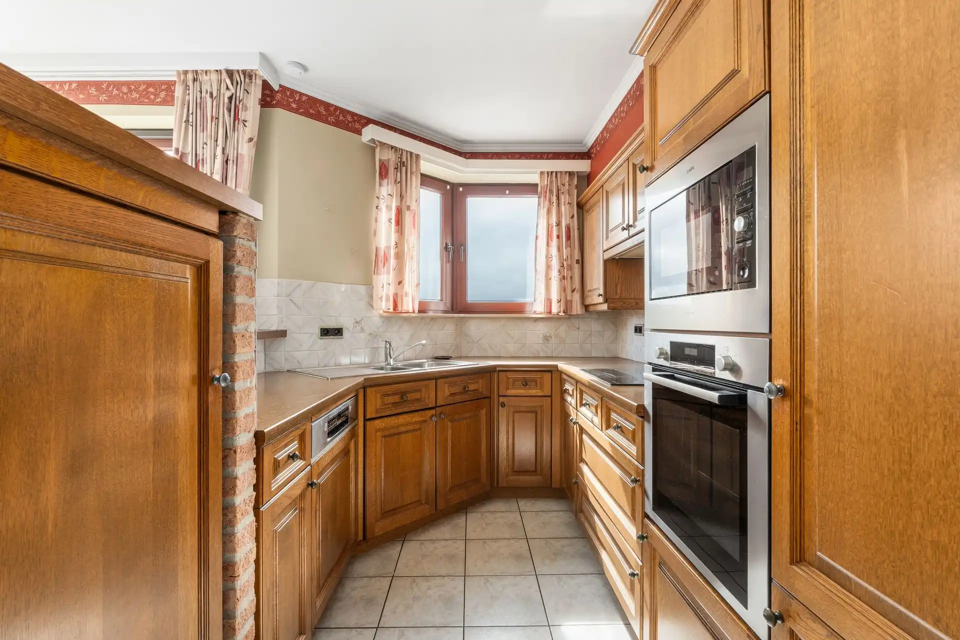 RUIM / ZONNIG / MET GARAGE foto 6