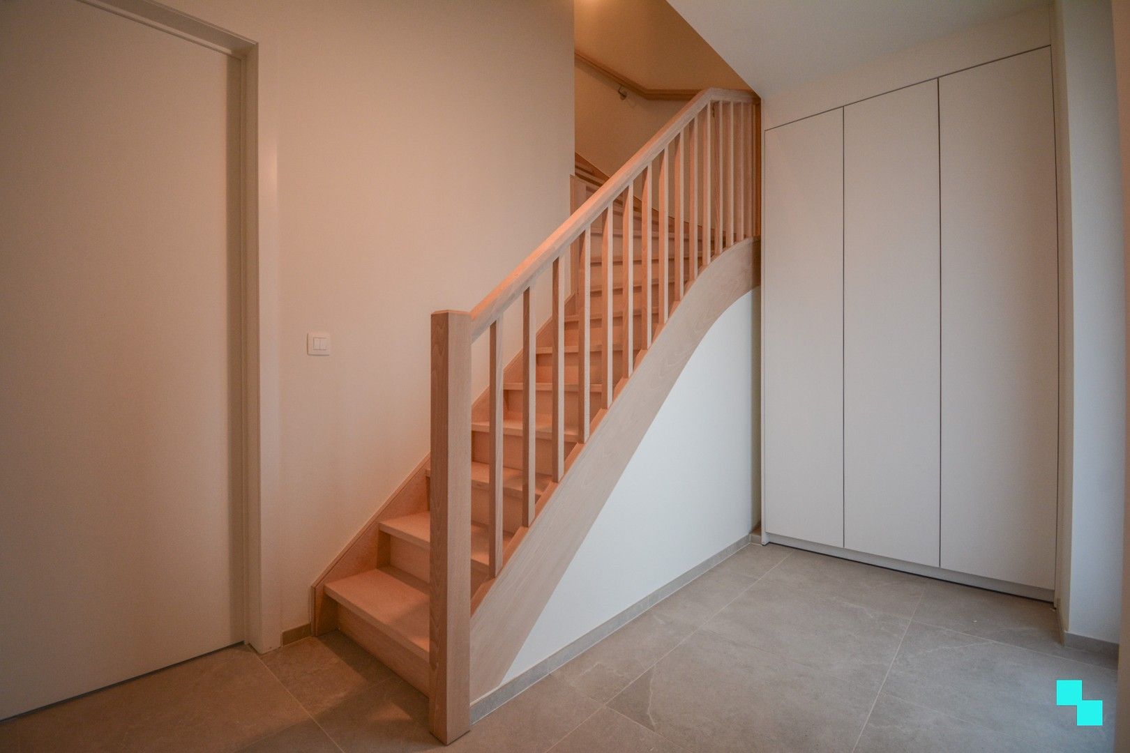 Volledig afgewerkte nieuwbouwwoning met carport te Sleihage foto 11