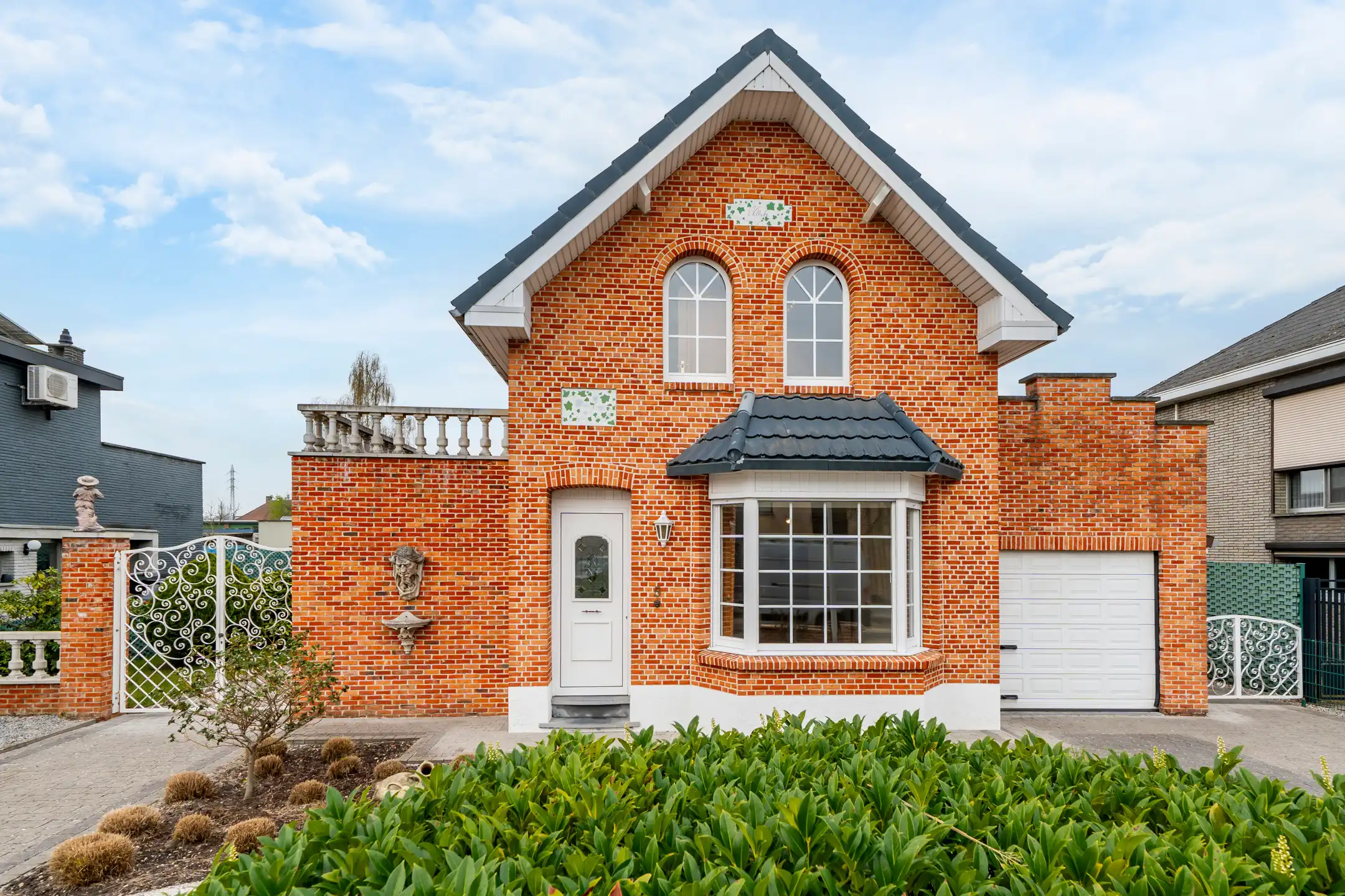 Prachtige dorpswoning op 1.099 m² foto {{pictureIndex}}