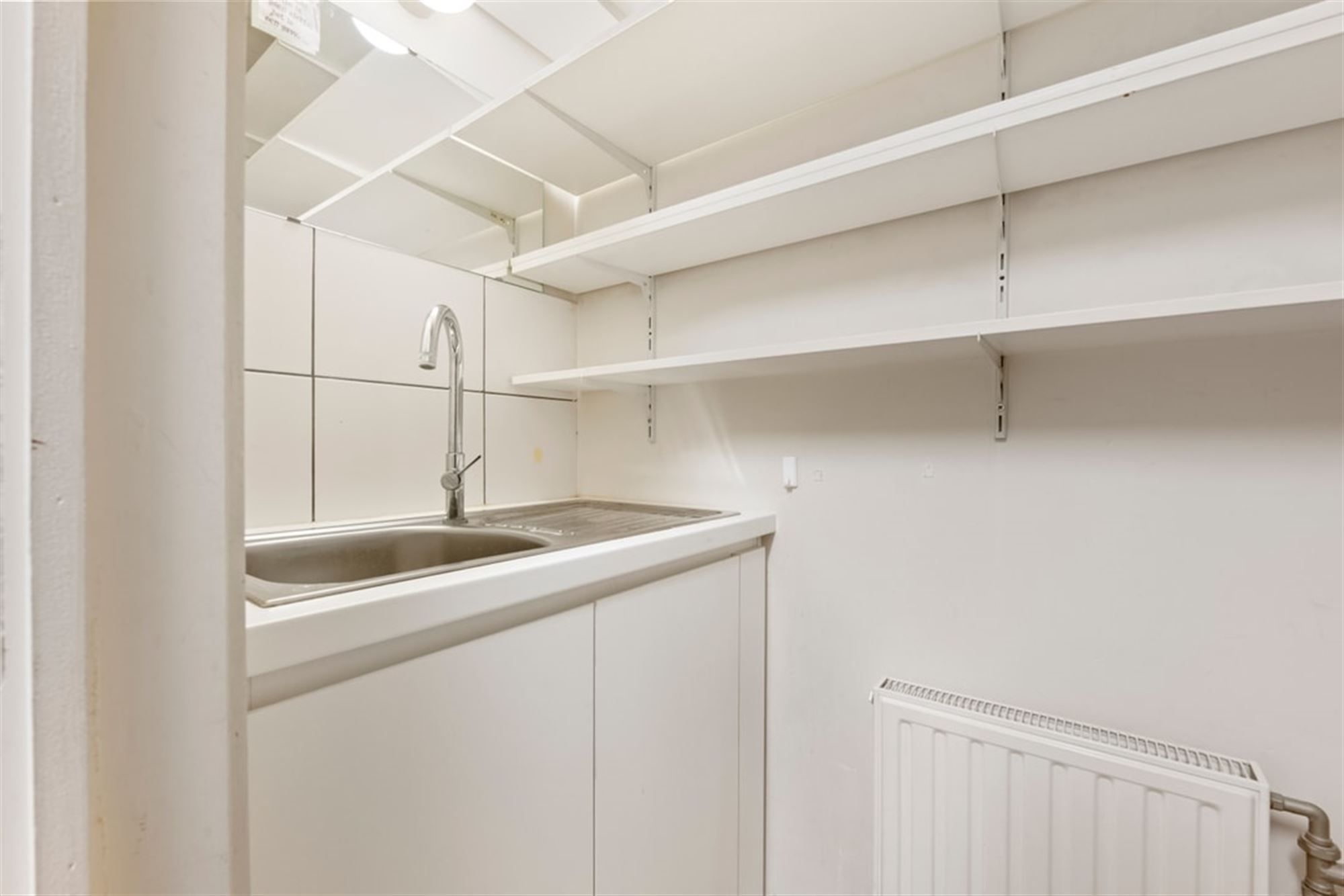 HANDELSRUIMTE TE HUUR MIDDEN IN HET STADSCENTRUM VAN SINT-TRUIDEN  foto 24