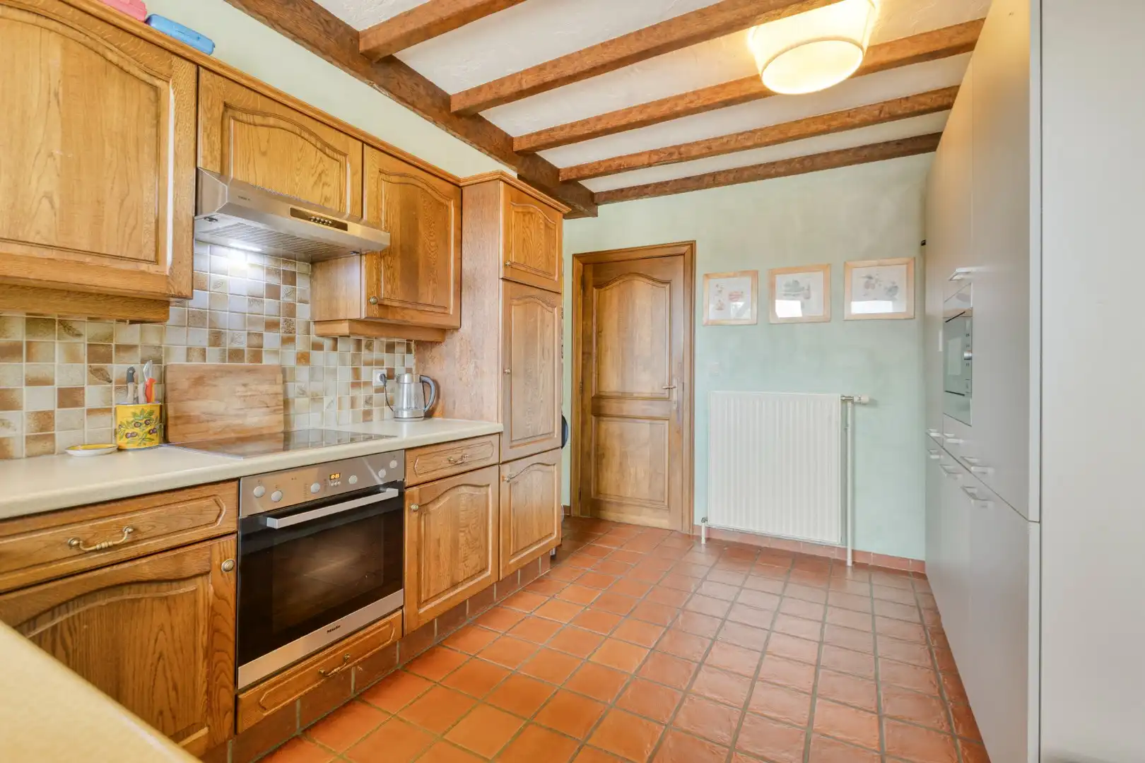 Ruime woning met 5 slpks gelegen op een rustige locatie met een vlotte verbinding naar de omliggende gemeenten !  foto 8