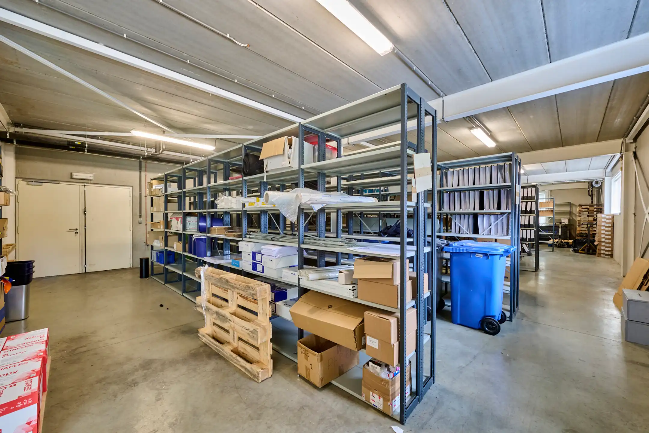 TE KOOP: MAGAZIJNEN MET RUIME KANTOREN IN GENK foto 15