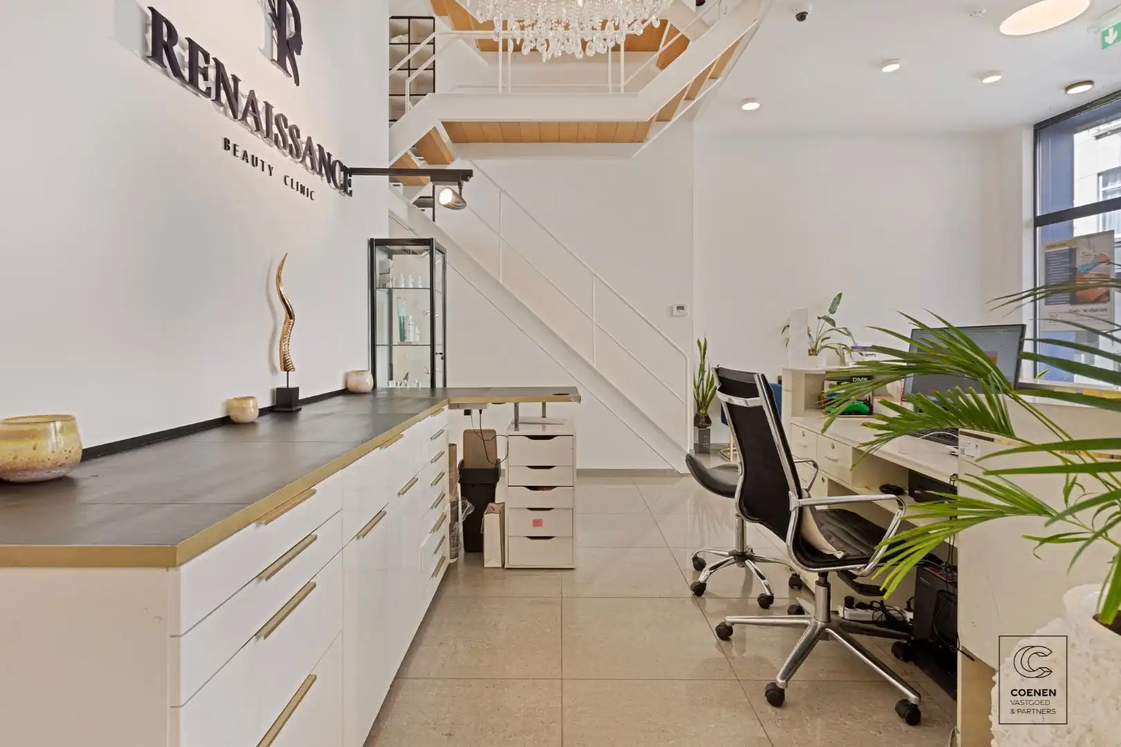 Prachtige handelsruimte met een bruikbare oppervlakte van 355 m² op een SCHITTERENDE locatie te Berchem foto 4