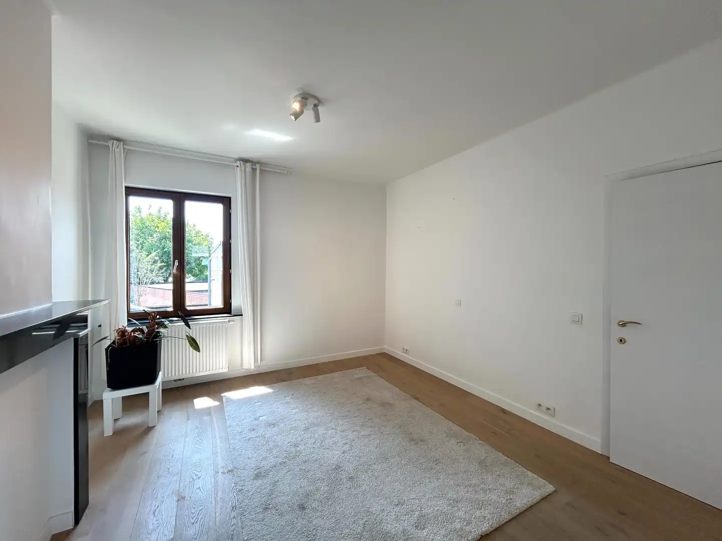 Instapklaar twee-slaapkamerappartement te centrum Tielt! foto 3