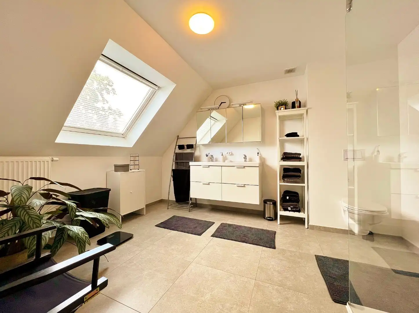 Zeer recente rijwoning met garage en zonnige tuin  foto 12