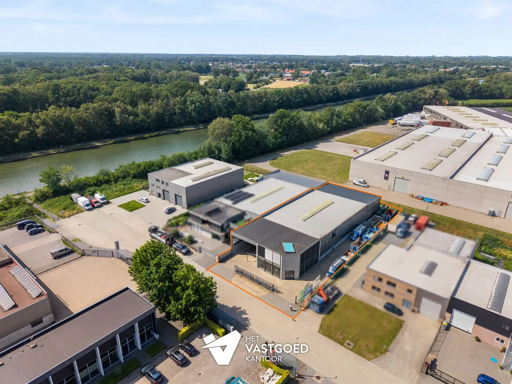 RUIM EN UITSTEKEND ONDERHOUDEN BEDRIJFSPAND MET KANTOORRUIMTE TE BALEN  foto 2