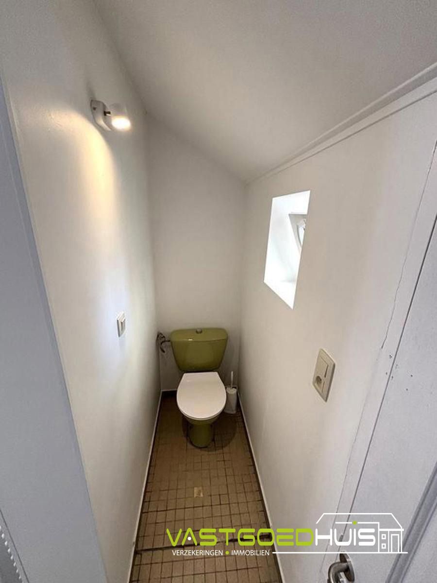 Gemoderniseerde stadswoning met 4 slaapkamers en koer foto 9