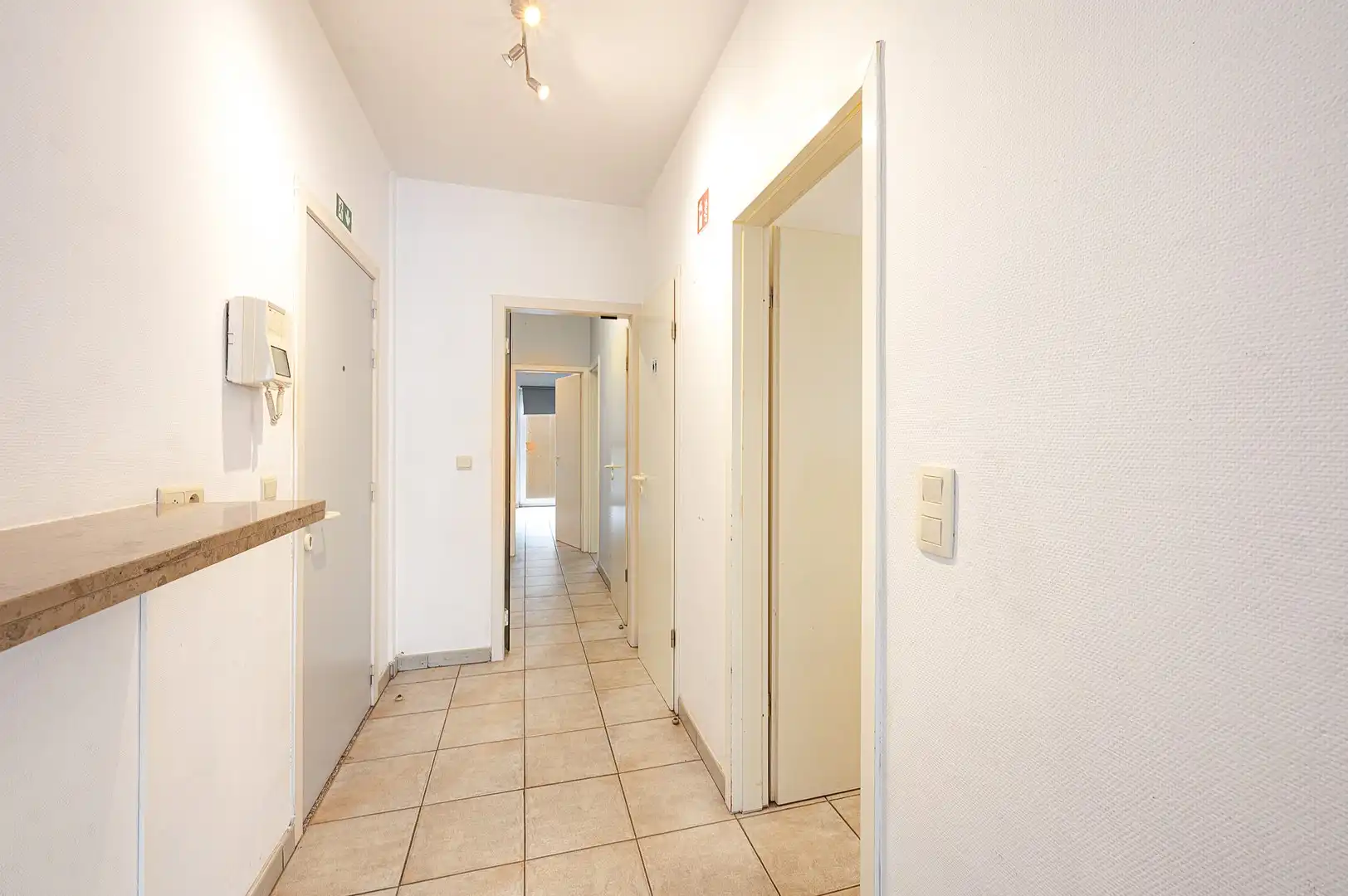 Te renoveren gelijkvloers appartement op topligging nabij het Rubensplein. foto 9