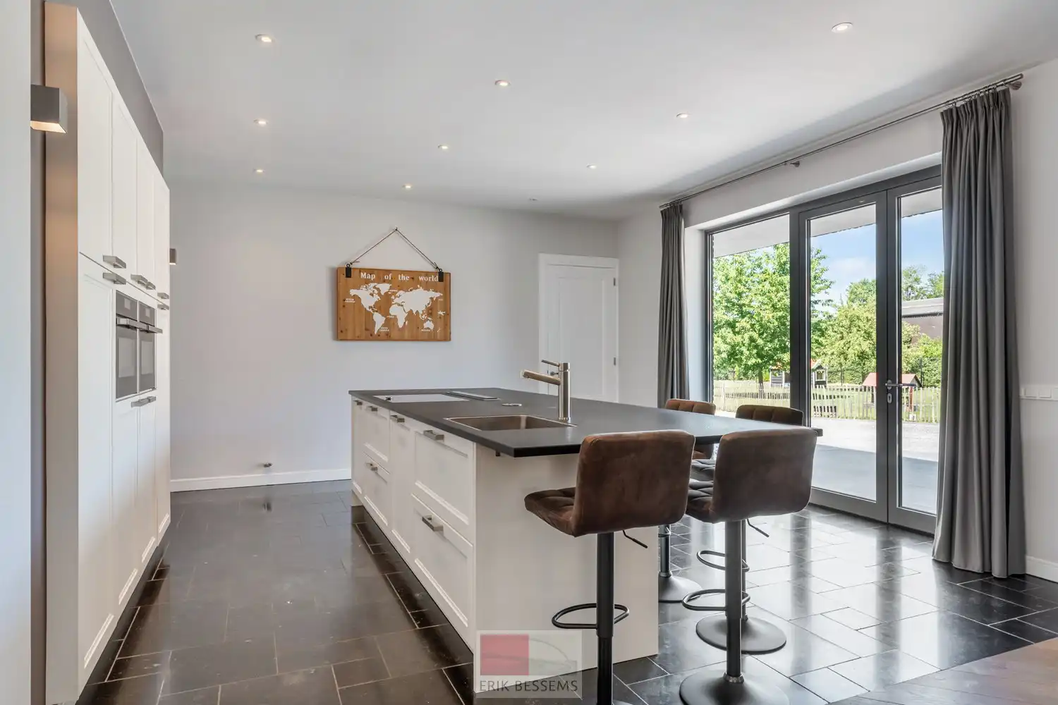 Prachtig authentiek herenhuis met ruime loods en garage in de Voerstreek! foto 16