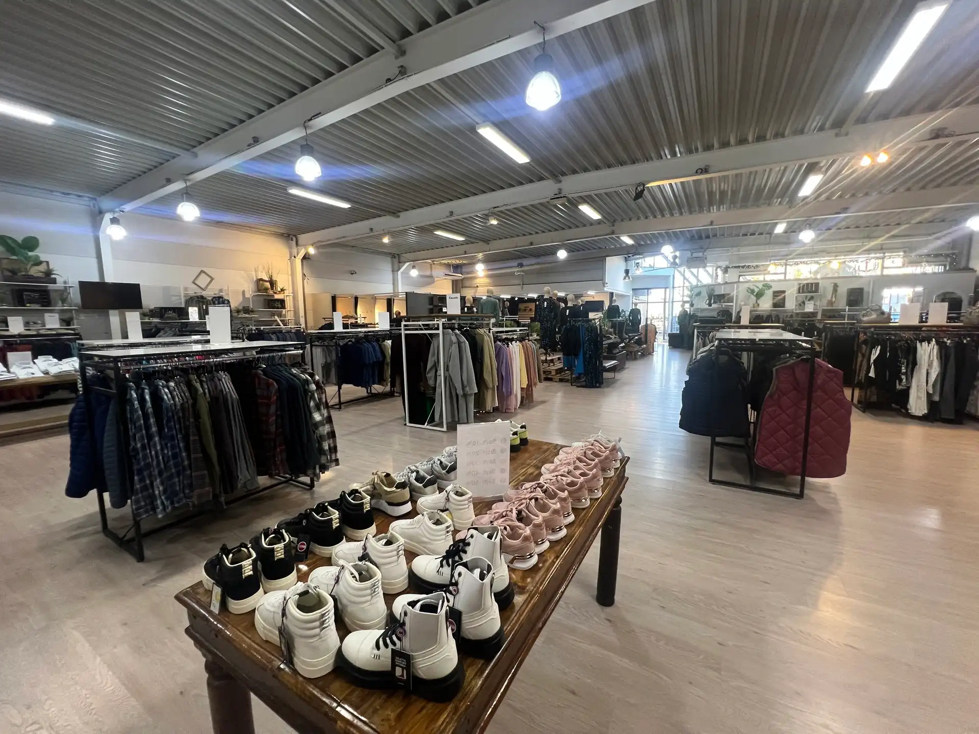 Baanwinkel van 725m² foto 11