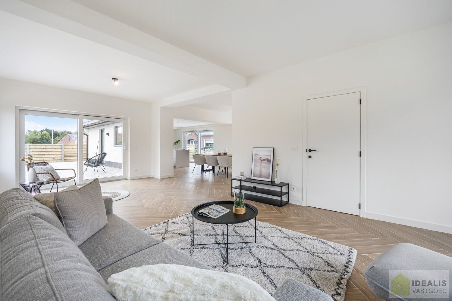 IDEALIS VASTGOED – Schitterend volledig vernieuwde woning met een heerlijke open leefruimte, luxe keuken, 3 ruime slaapkamers, een ruime luxueuze badkamer én een ruime wasplaats! Dit heerlijke huis bevindt zich op een volledig nieuw aangelegd perceel van 7a 88ca vlakbij het centrum van Hamont-Achel, op slechts enkele minuten van de Nederlandse grens - EEN MUST VISIT! - foto 9