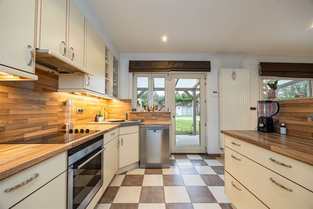 Energiezuinige woning met zwembad op uitstekende locatie in Schiplaken foto 8