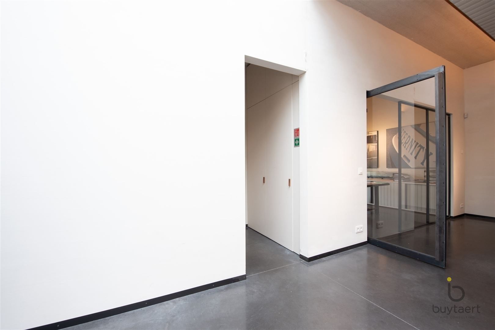 RUIM EN LICHTRIJK WONEN OP DE BOVENSTE VERDIEPING OP DE KANAALSITE VAN AXEL VERVOORDT foto 12