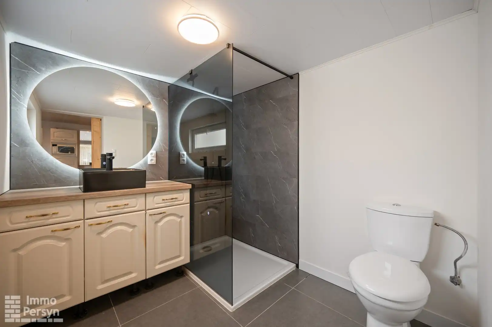 Gerenoveerde rijwoning met 2 Slaapkamers en tuin foto 7