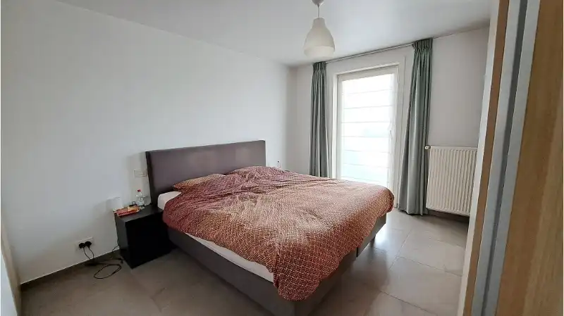 lichtrijk 2-slaapkamerappartement met TERRAS + AUTOSTANDPLAATS te huur in Torhout foto 5
