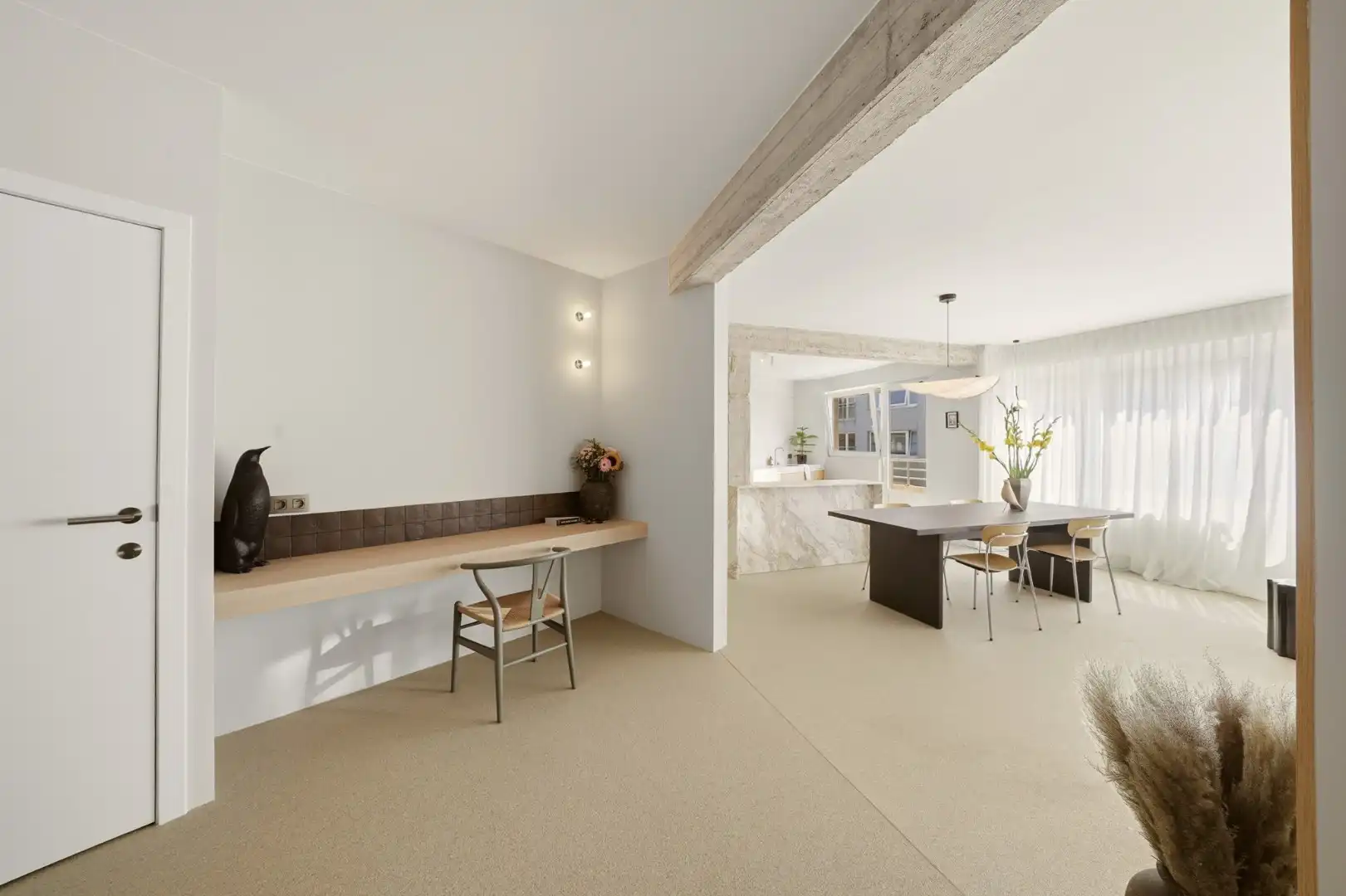 Stijlvol gerenoveerd stadsappartement met maatwerk, 2 slaapkamers en veel bergruimte foto 7
