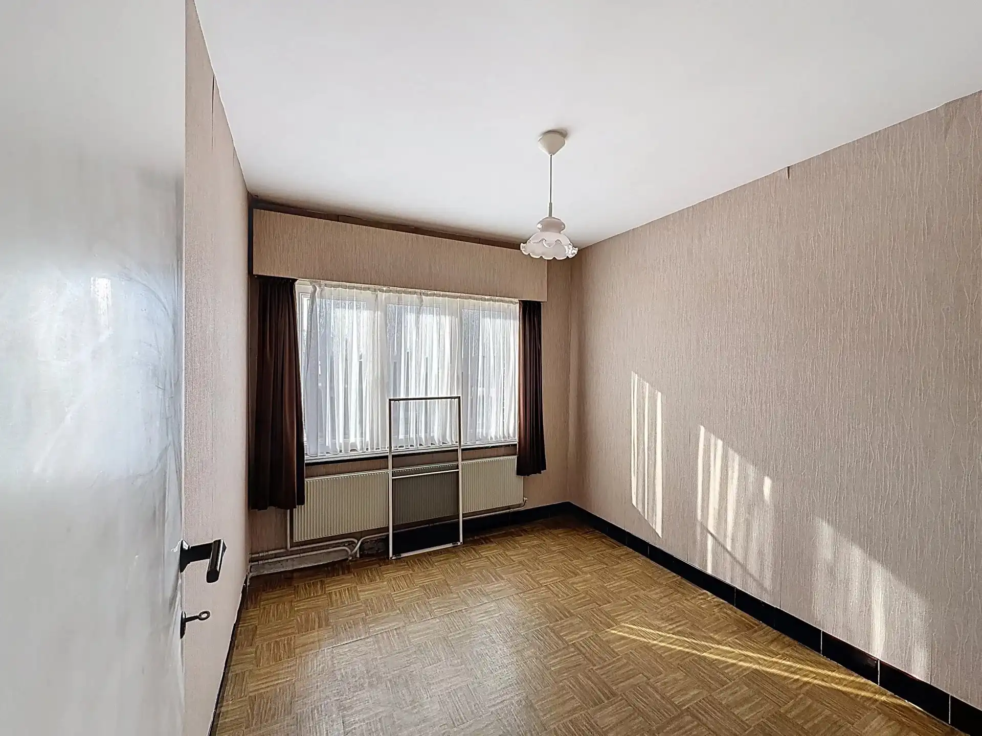 Halfopen bebouwing met 3 slaapkamers en een ruime tuin. foto 18