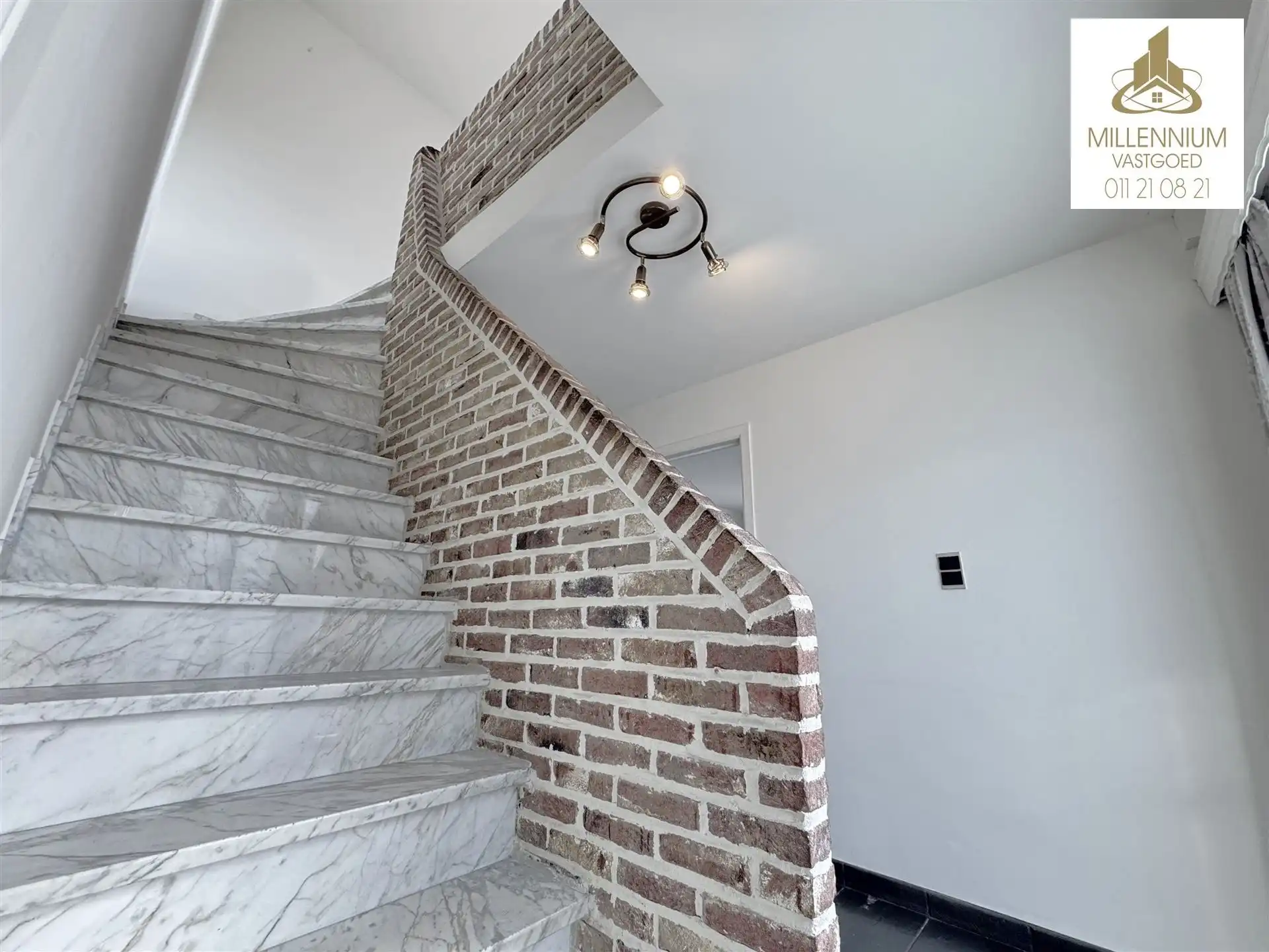 Ruime 4-Slaapkamerwoning en 2 Badkamers in Diepenbeek foto 12