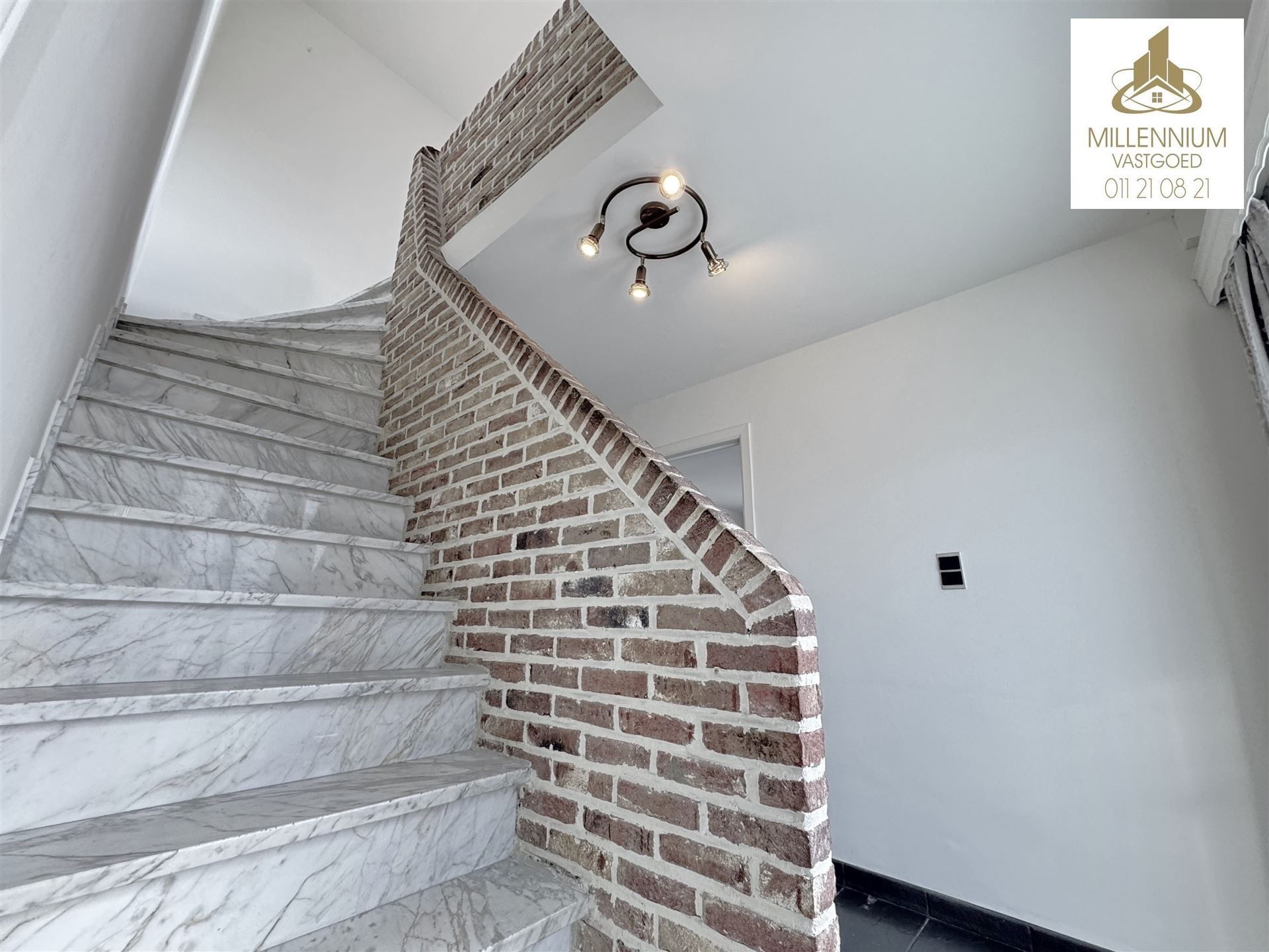 Ruime 4-Slaapkamerwoning en 2 Badkamers in Diepenbeek foto 12