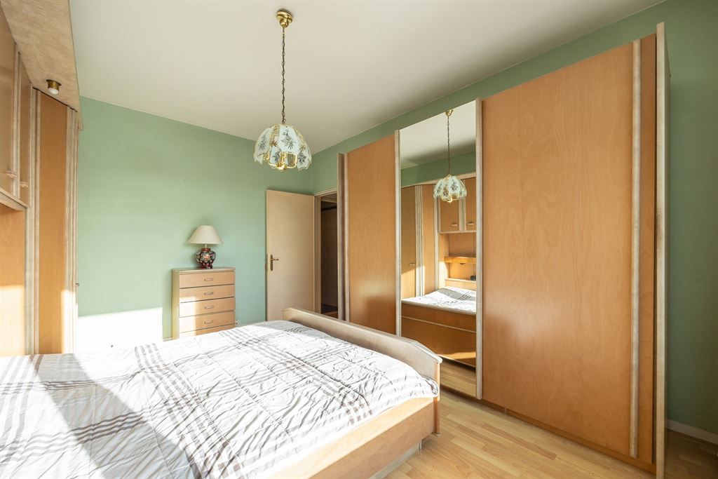 Ruim, instapklaar appartement (107m²) met visgraatparket en zuidgericht terras. foto 13