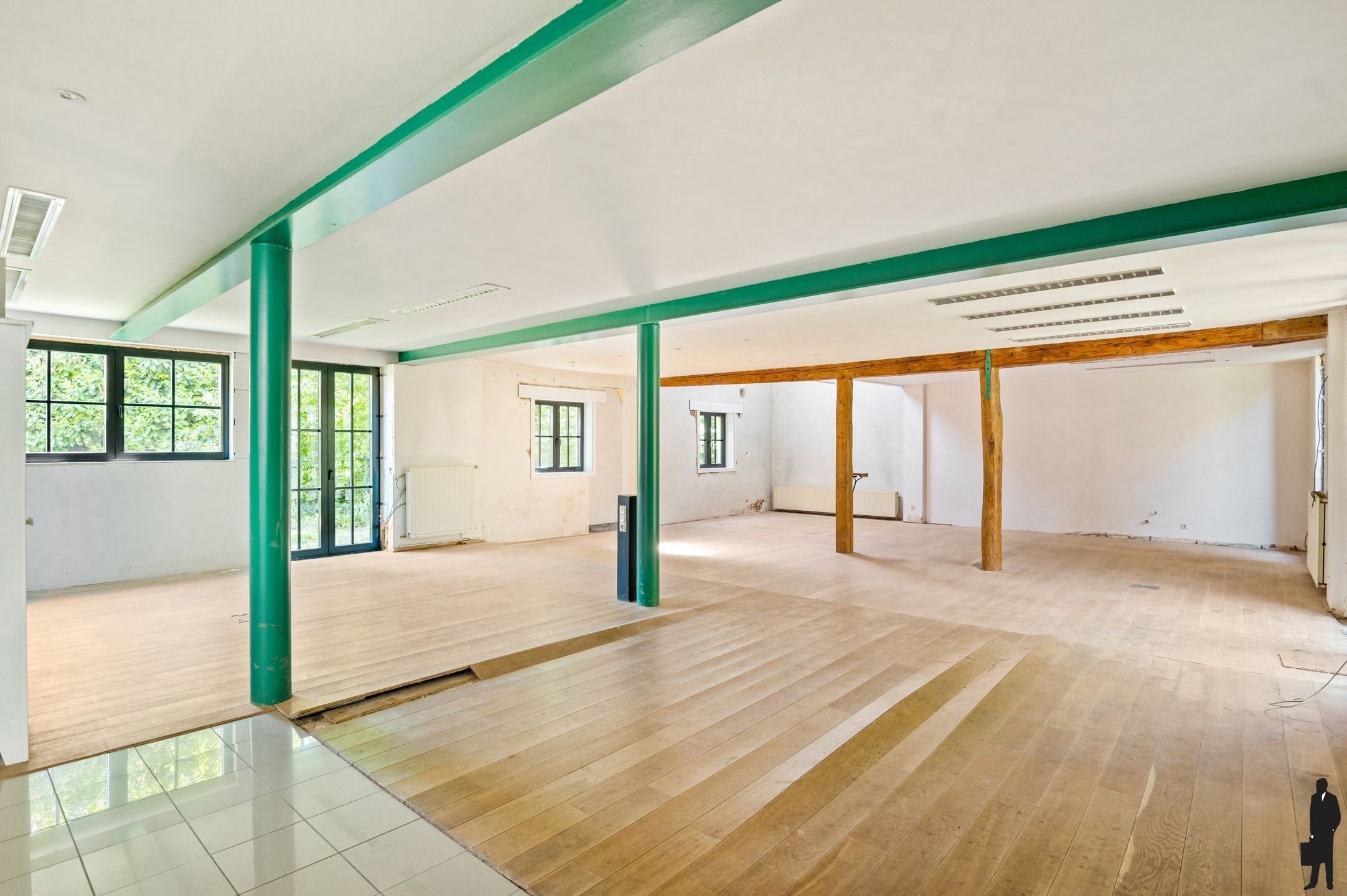 Unieke te renoveren hoevewoning met mooie parktuin foto 15