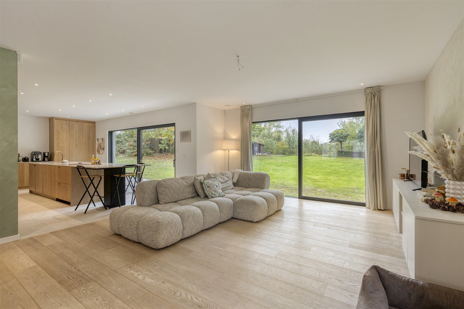 Luxueuze woning met riante tuin te Sint-Lievens-Houtem foto 4