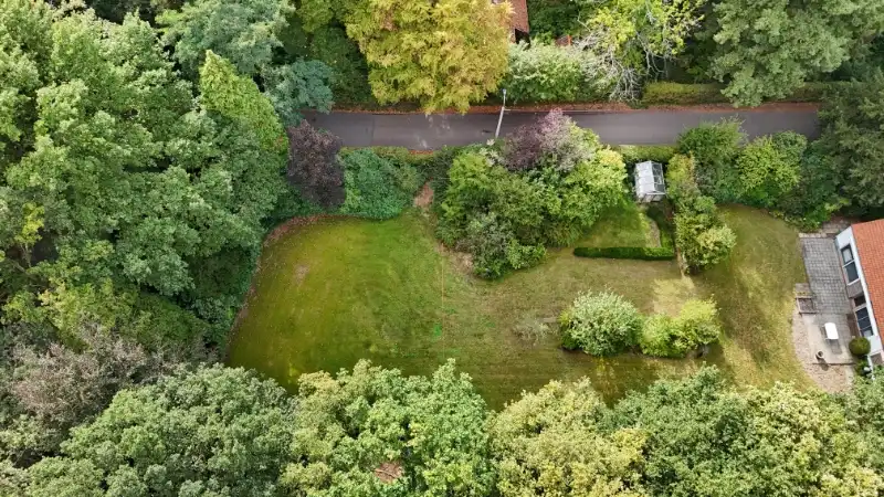 Zeer mooi gelegen bouwgrond 8 are open bebouwing - breedte 25 meter foto 14