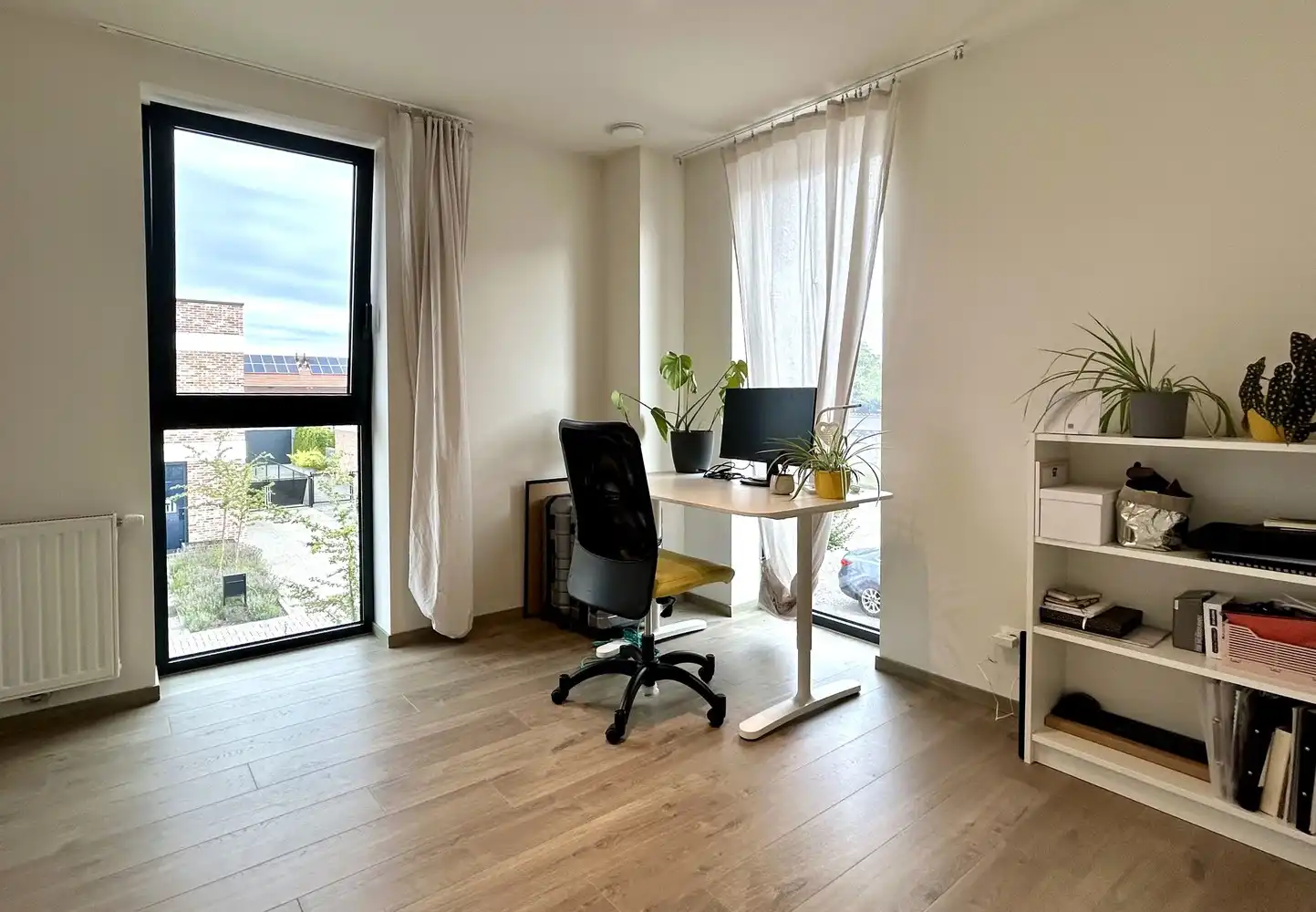 Recente, energiezuinige woning met tuin en garage op een gunstige ligging foto 15