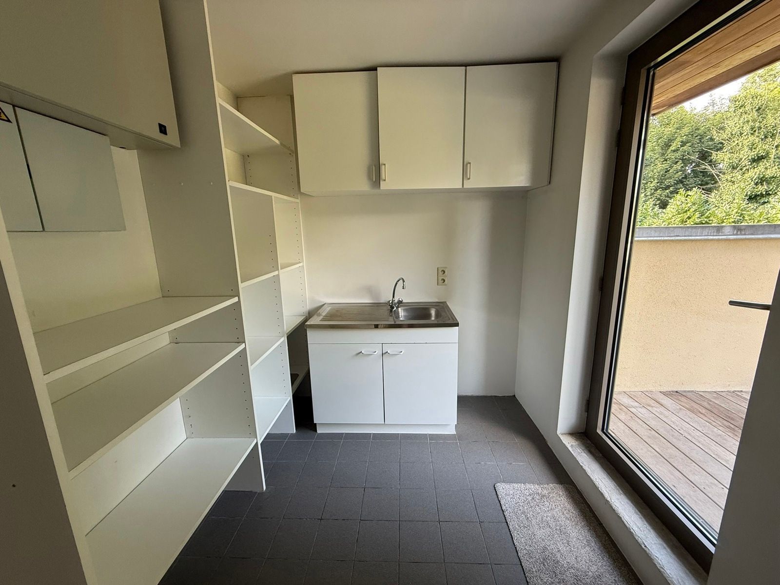 Verzorgd duplex appartement op een uitstekende ligging in het centrum van Tielt. foto 7