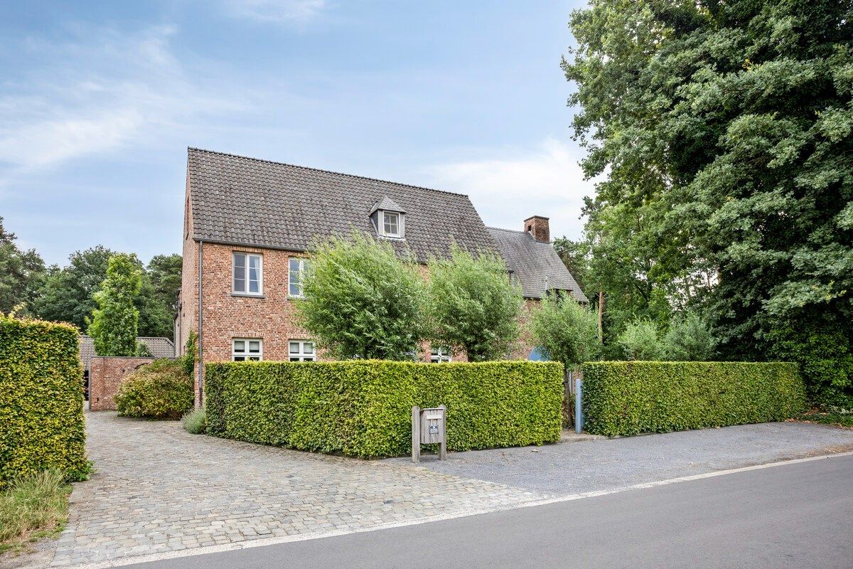 Exclusieve villa met oa 5 slaapkamers en verwarmde zwemvijver  op 2.070 m². foto 37