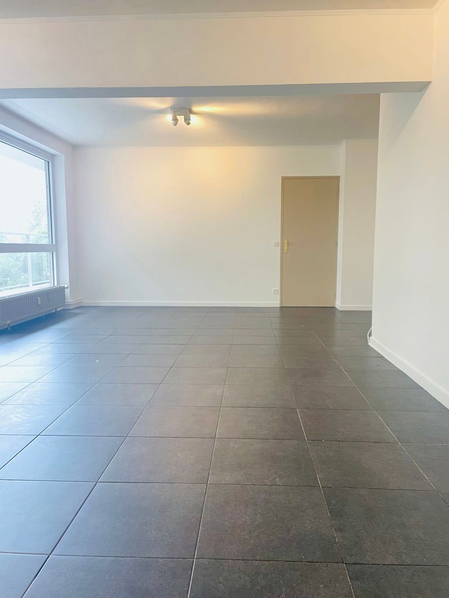Te huur: 3- slpk appartement op gunstige ligging in Aalst foto 4