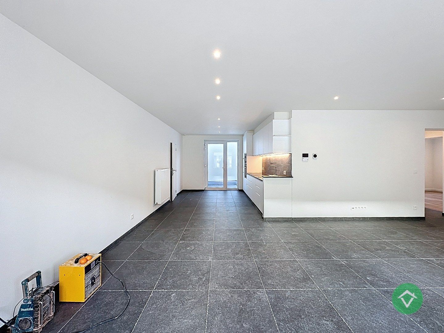 Volledig gerenoveerd gelijkvloers appartement in nostalgische ligging – De Mokker, Koekelare foto 3