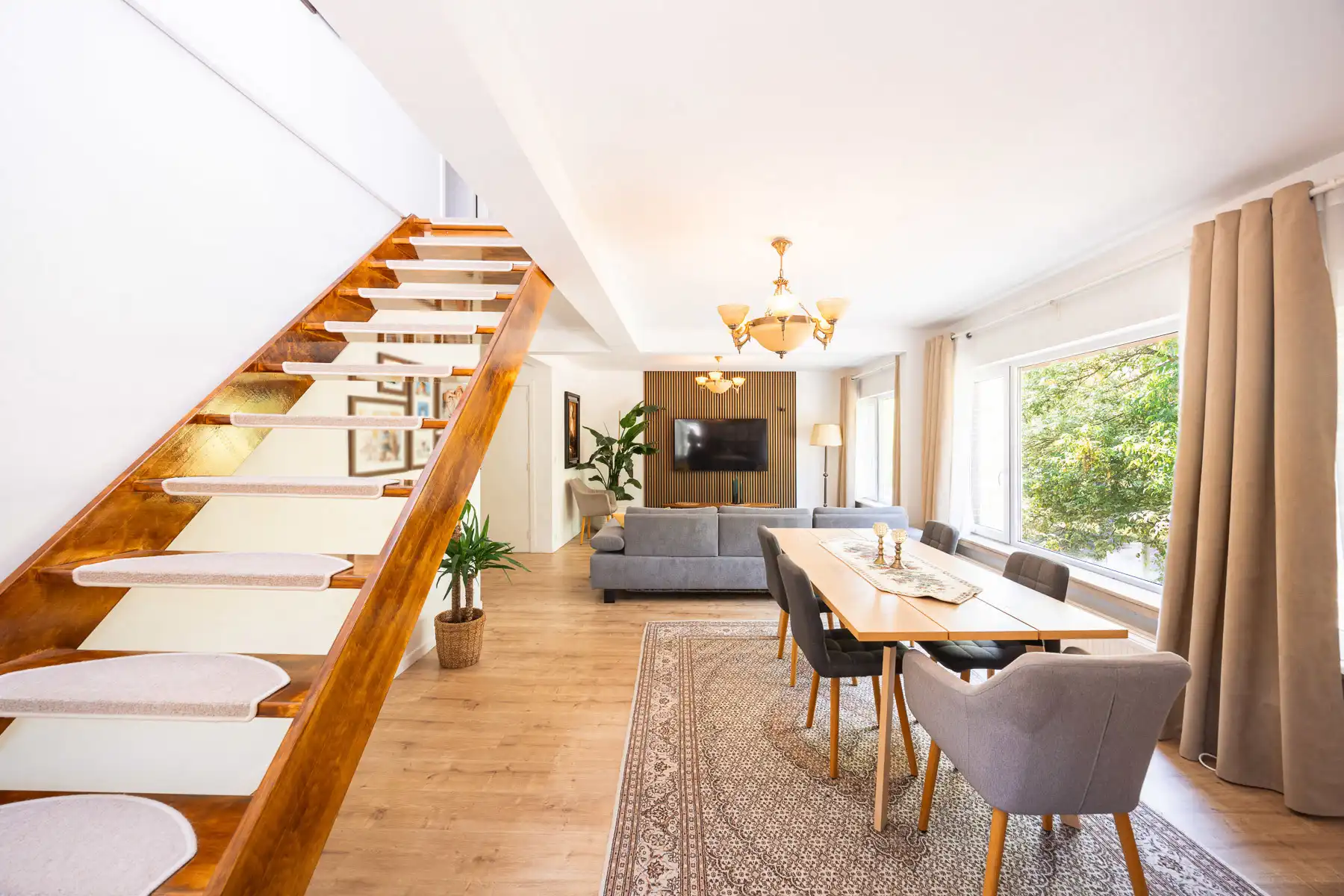 Gerenoveerd en energiezuinig duplex-appartement met parkings foto {{pictureIndex}}