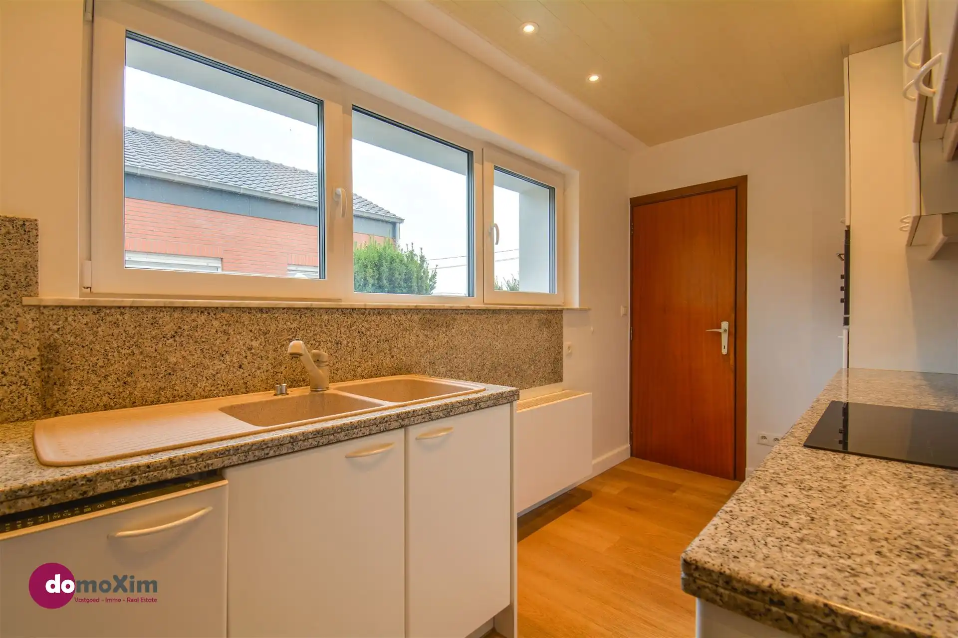 Charmante, recent gerenoveerde woning met 4 slaapkamers in Baal foto 5