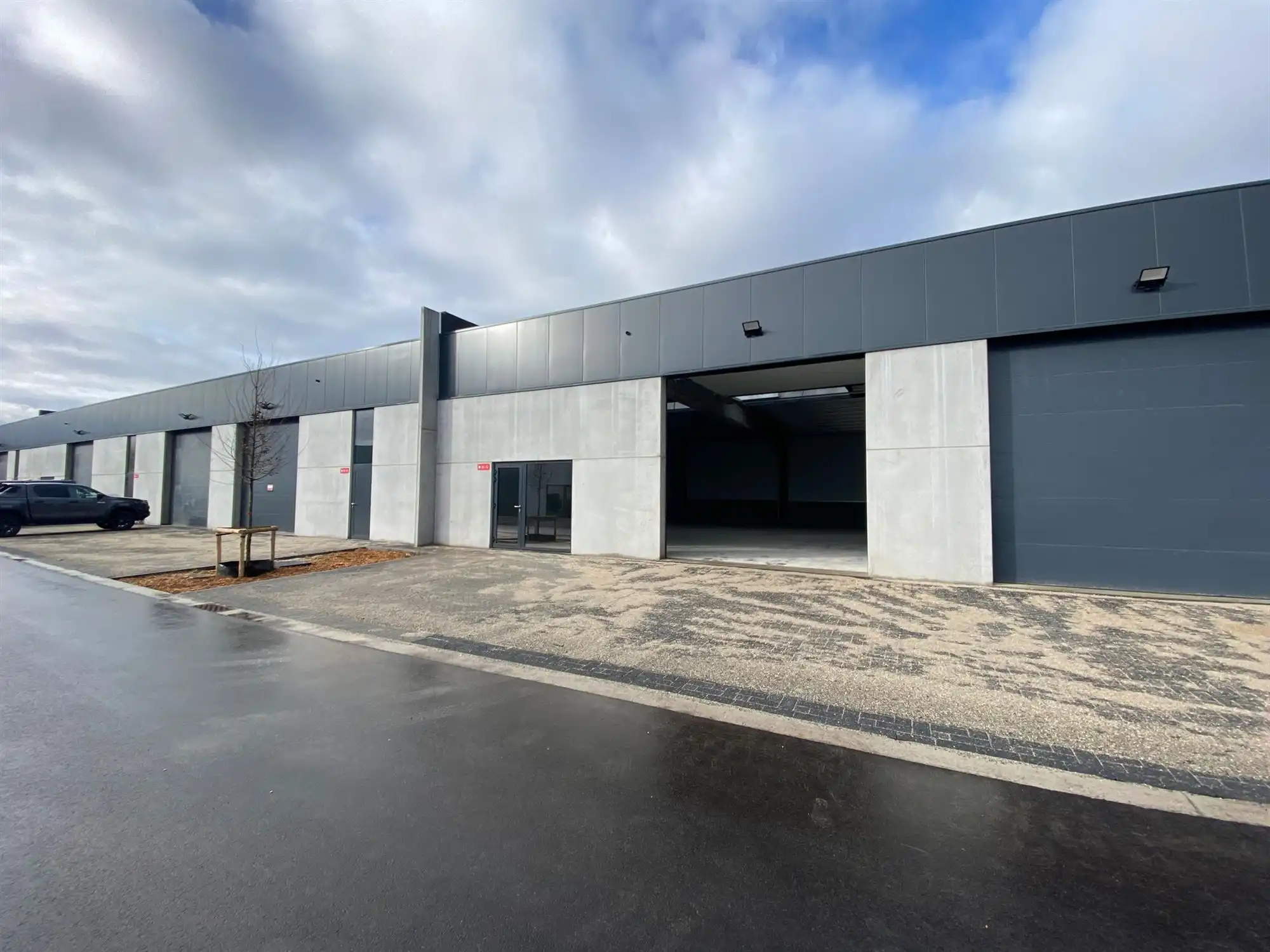KMO-unit van 207m² in bedrijventerrein De Melkerij in Evergem-Sleidinge foto 2