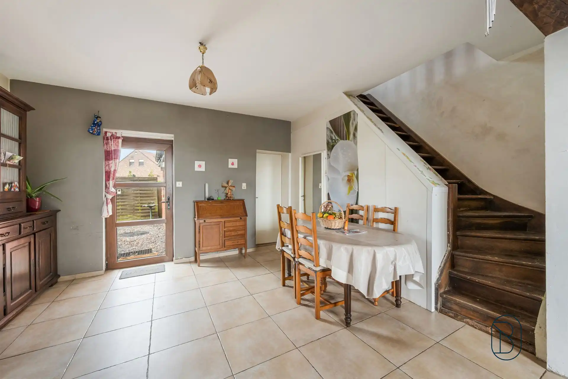 Ruime halfopen bebouwing op een perceel van 523 m² foto 9