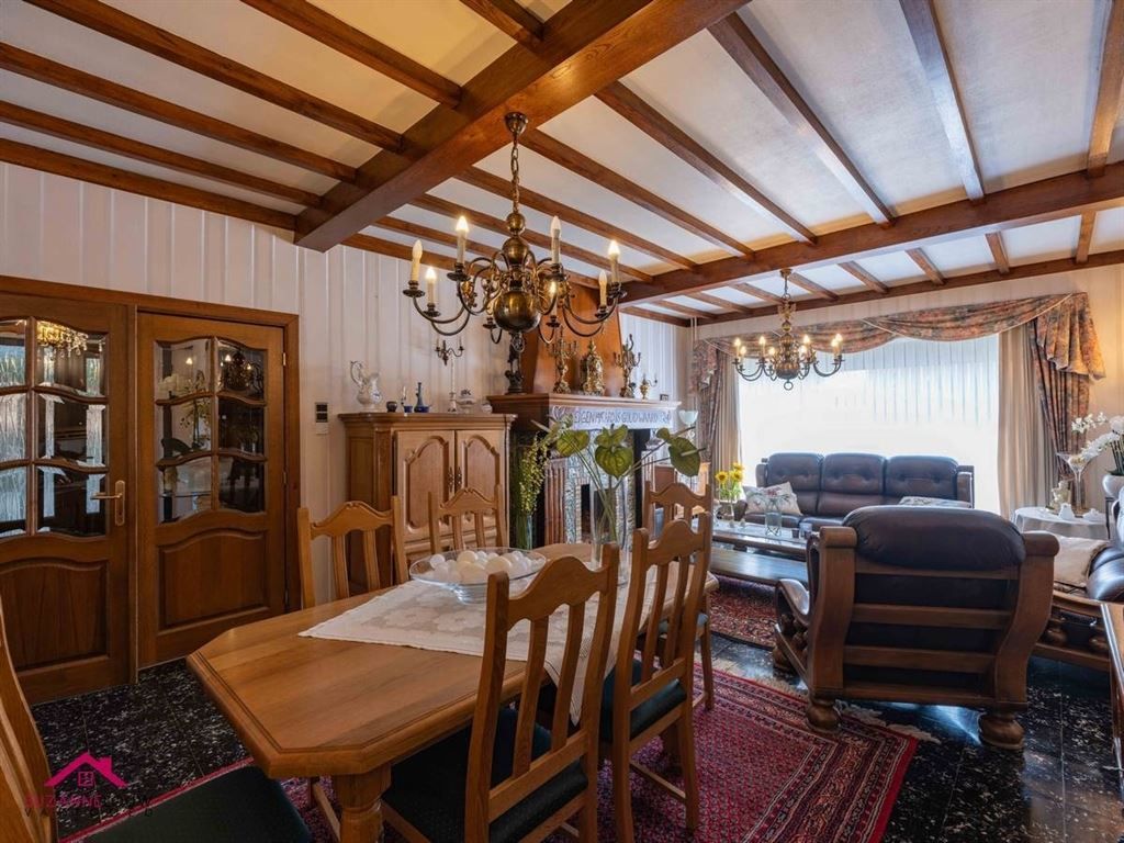 Half vrijstaande woning met garage foto 21