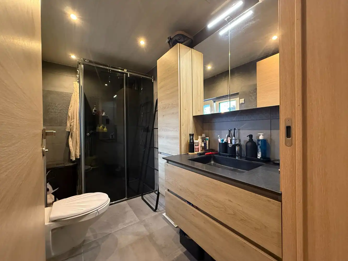 Handelspand met woongelegenheid op uitstekende locatie foto 8