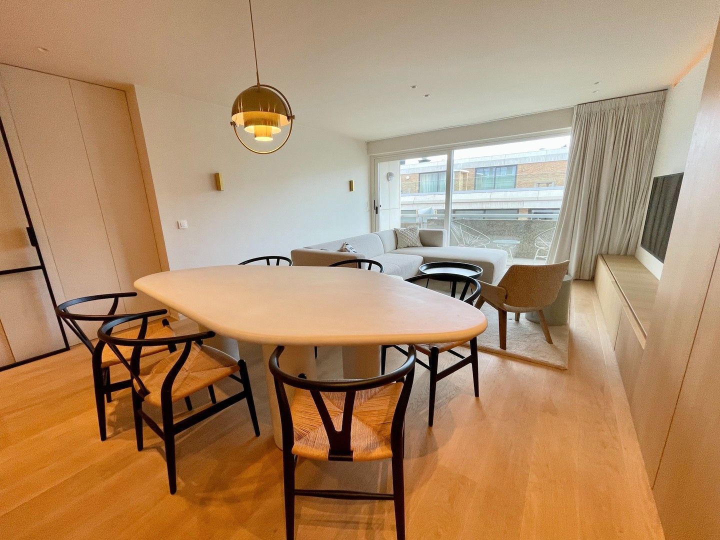 Prachtig afgewerkt, gemeubeld twee slaapkamer appartement heel goed gelegen op de Kustlaan foto 8