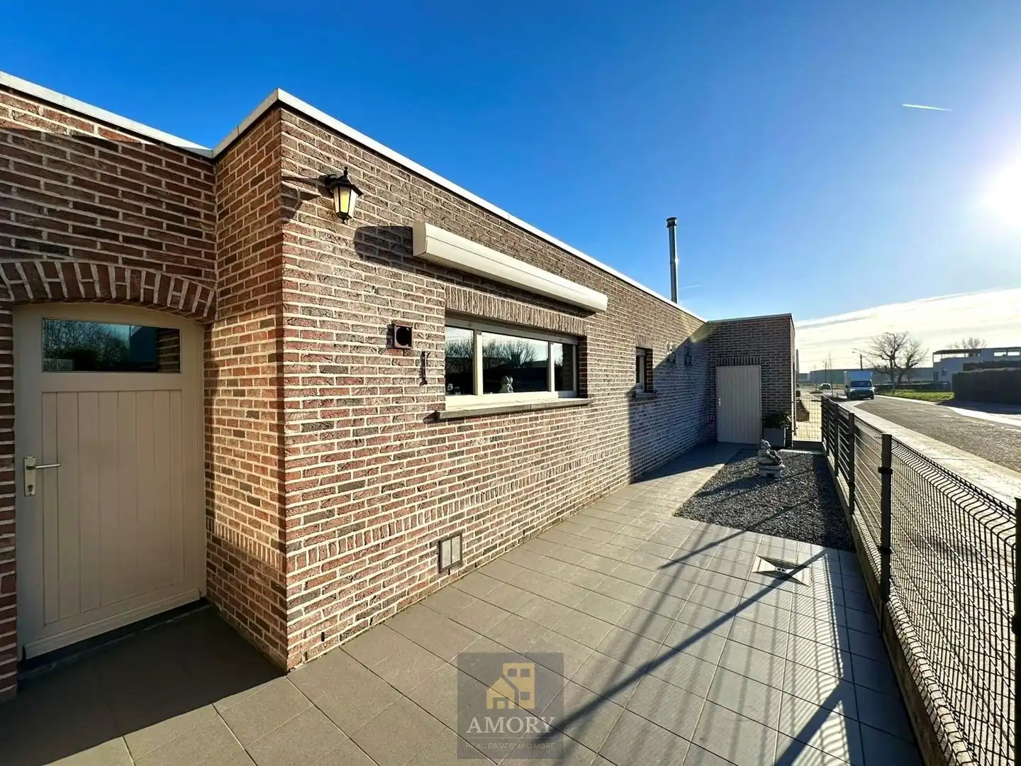 Halfopen woning met dubbele garage foto 10
