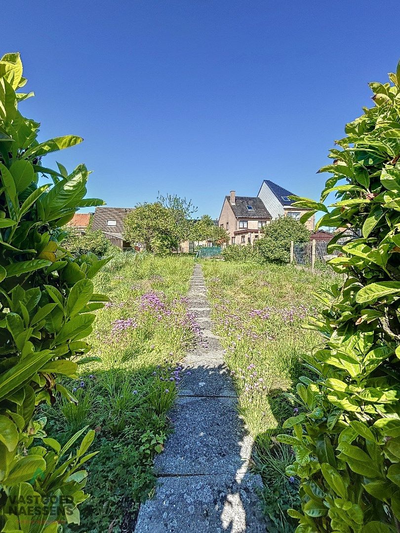 HOB met schitterende tuin in hartje Mariakerke foto 3