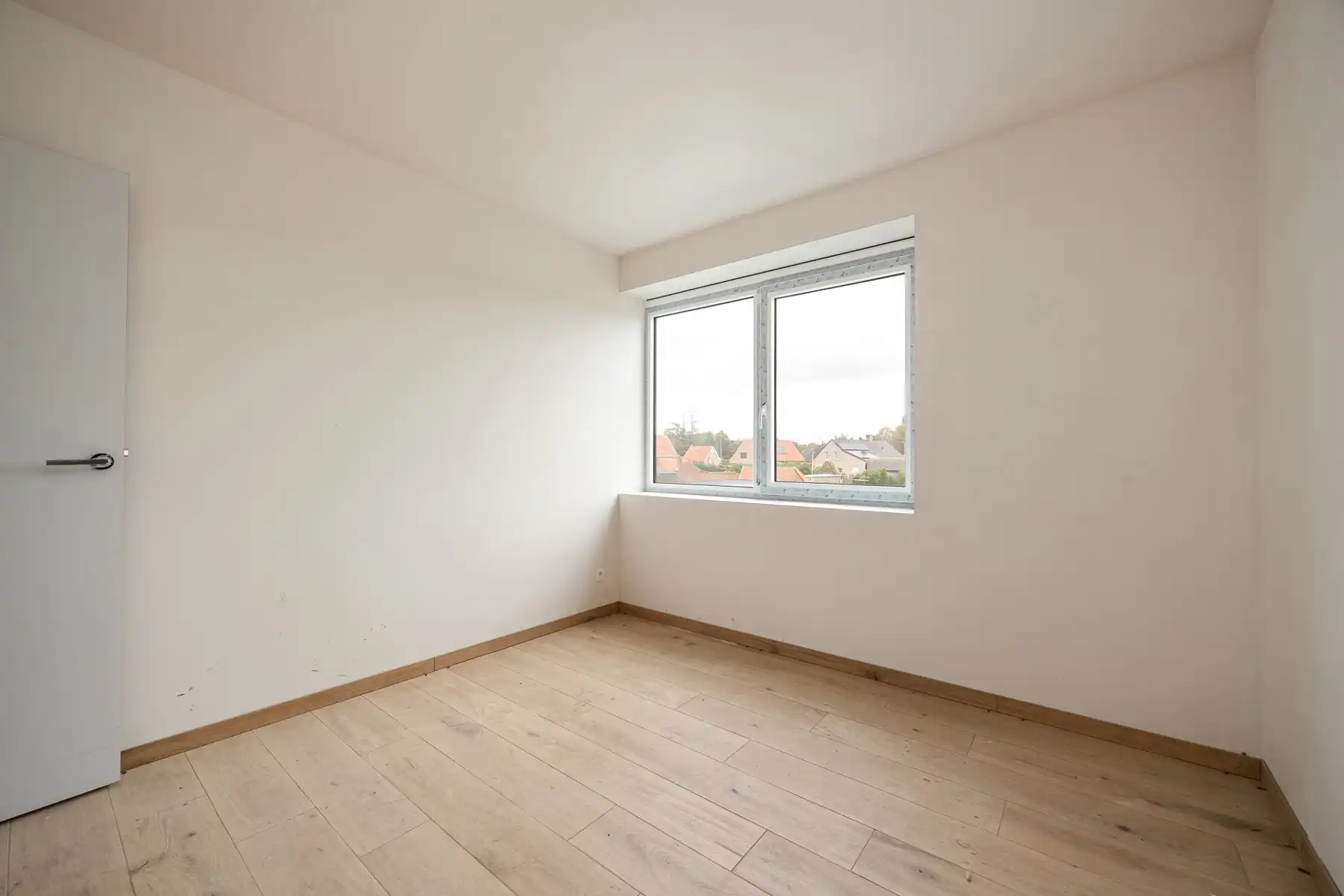 Halfopen woning met 3 slaapkamers en fietsenberging/carport op perceel van ca 540m² foto 17