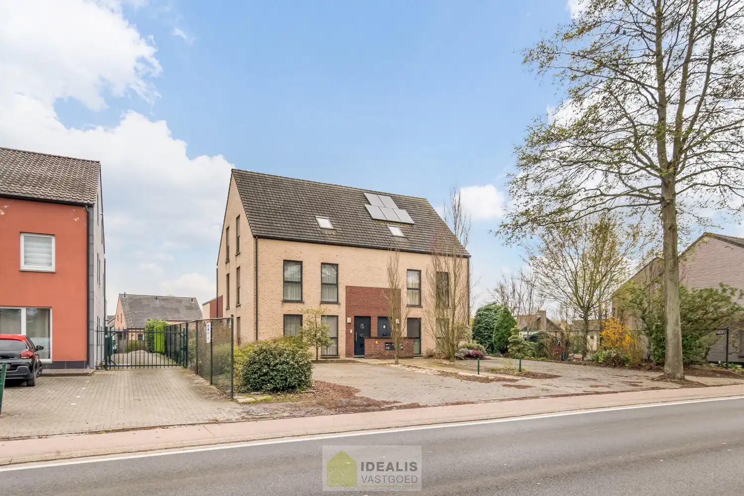 IDEALIS VASTGOED – INSTAPKLAAR DUPLEX APPARTEMENT GELEGEN OP UITERST CENTRALE LOCATIE TE HECHTEL-EKSEL foto 4