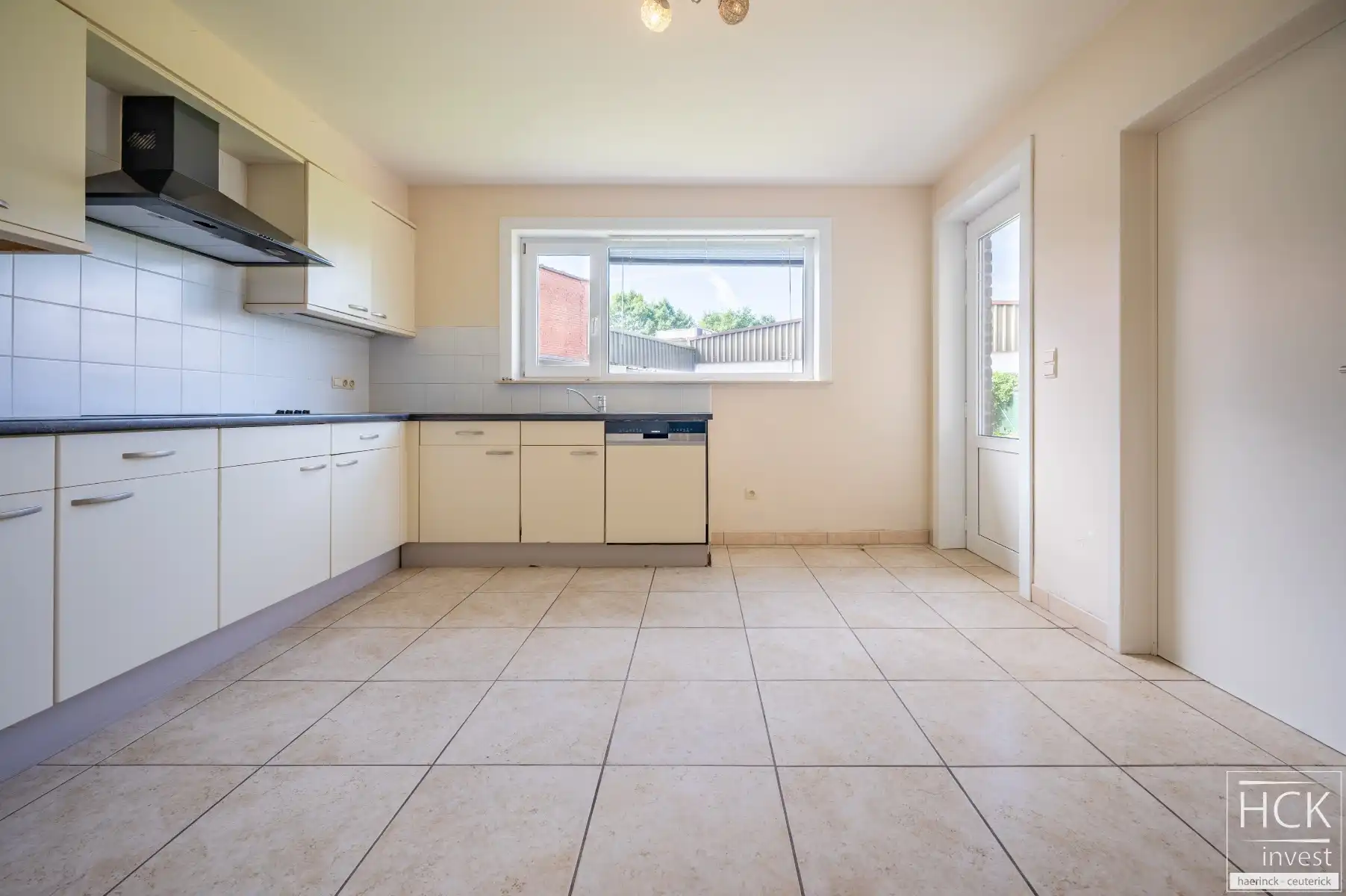 KRUISHOUTEM - Instapklare woning met 3 SLPK, garage én zonnige tuin foto 13
